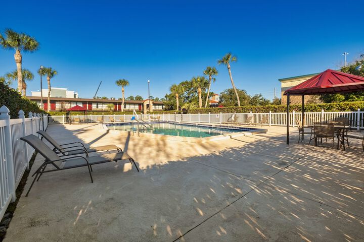 Pool 6 of 39