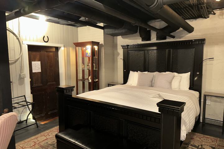 Room 33 of 72