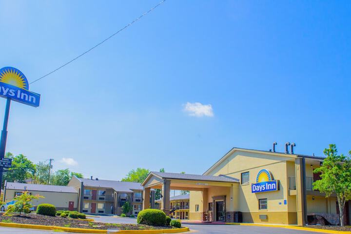Clarion Pointe Athens I-65