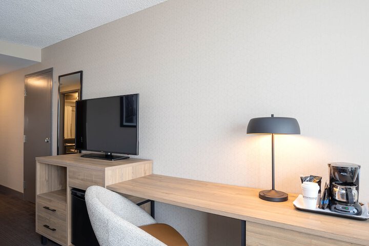 Room 16 of 28