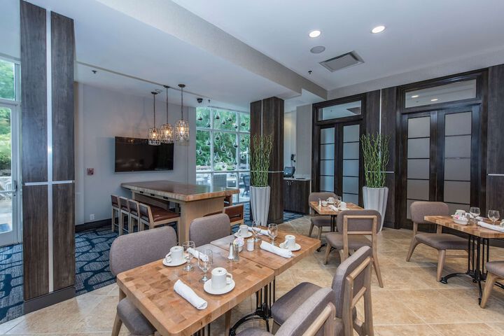 DoubleTree by Hilton North Charleston - Convention Center