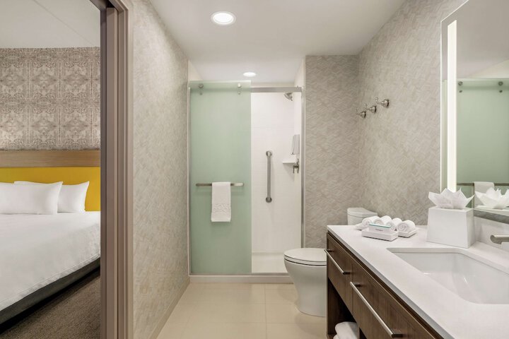 Room 14 of 38