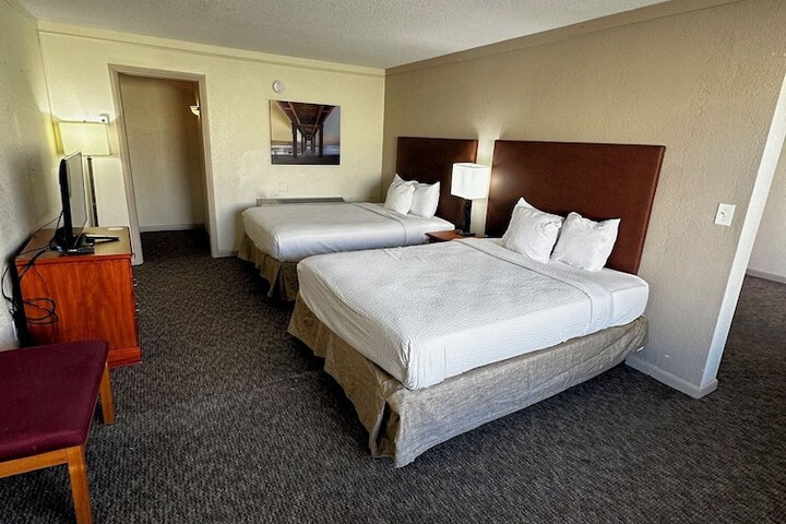 Room 32 of 47