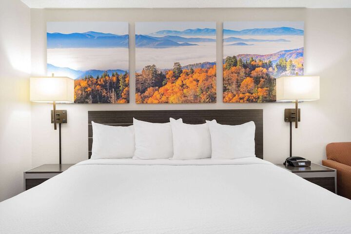 Days Inn by Wyndham Hamilton