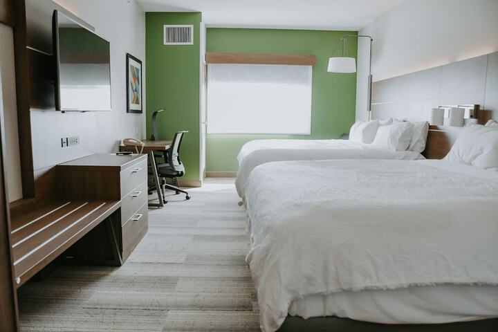 Room 27 of 77