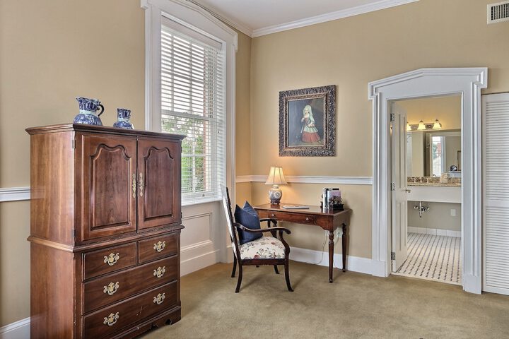 Room 126 of 170