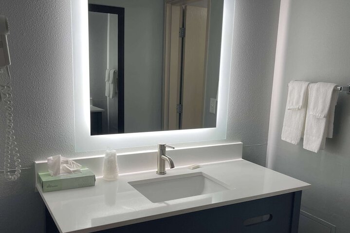 Room 8 of 38
