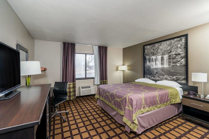 Room 6 of 18