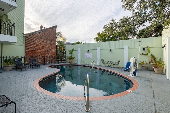 Pool 10 of 59