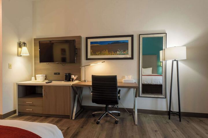 Room 83 of 132