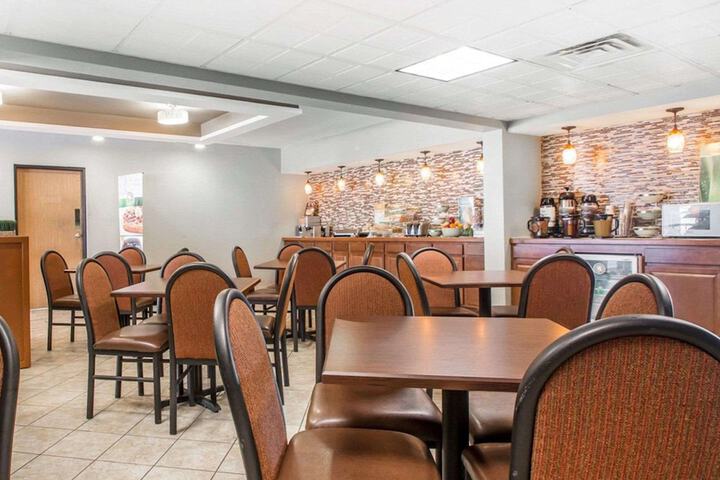 Quality Inn US65 & E. Battlefield Rd. Springfield