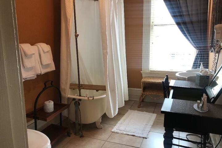 Vandiver Inn