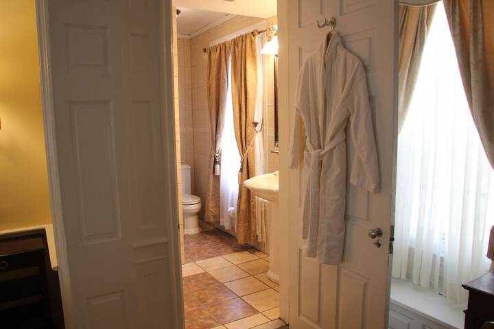 Room 115 of 235