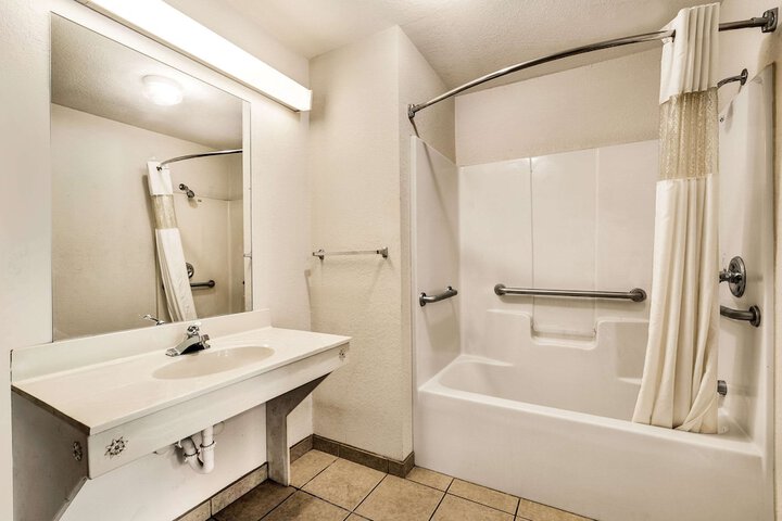 Room 15 of 31