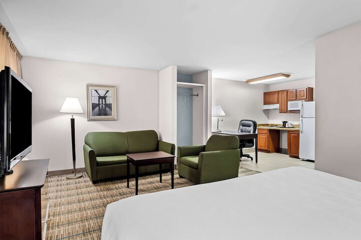 MainStay Suites Addison-Dallas