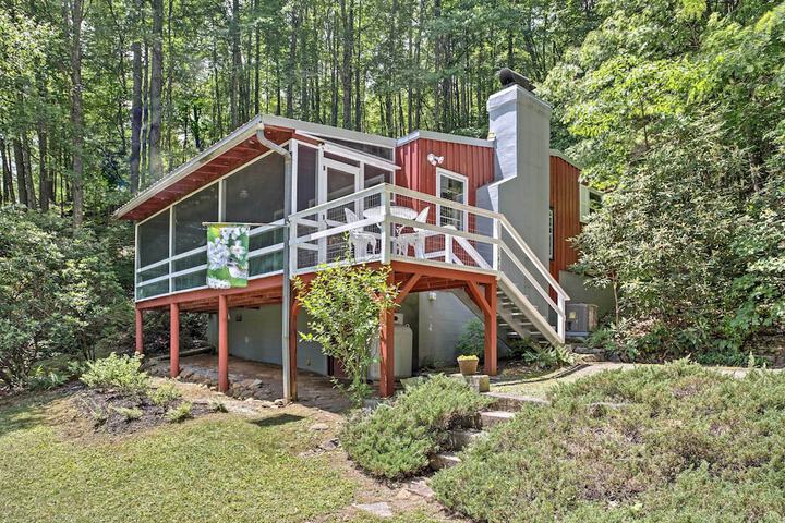 the Red Loft Candler Cottage Near Hiking Trails!