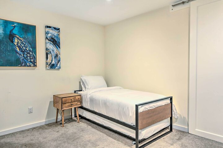 Sun-lit Vernon Condo 2 Mi to Ski Resort!