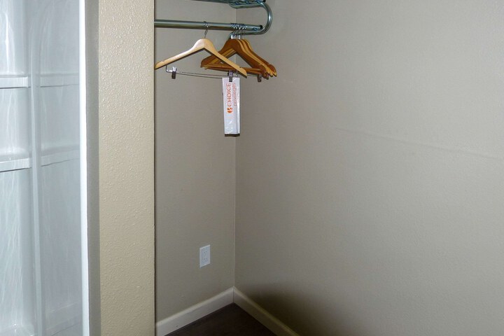 Rodeway Inn & Suites Ontario