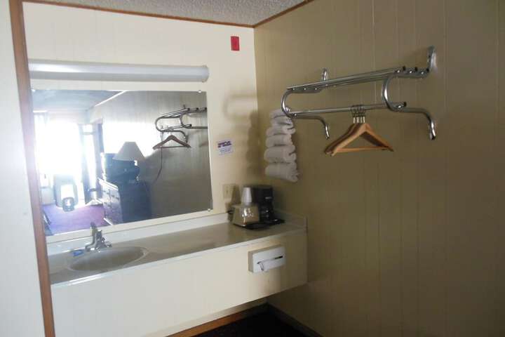 Room 19 of 28