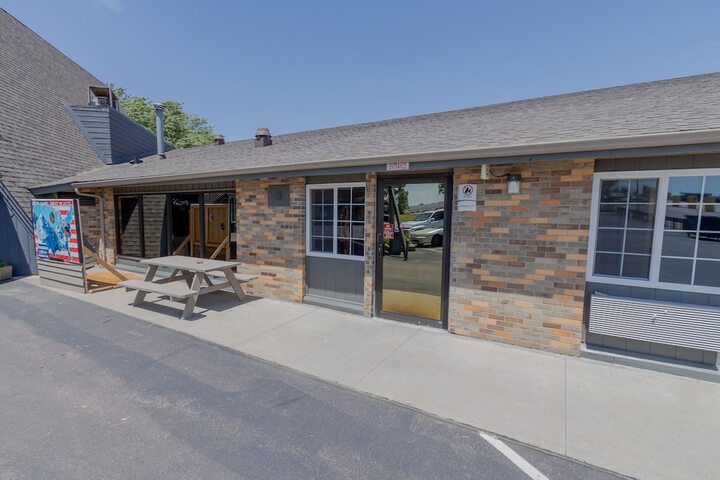 Thunderbird Lodge