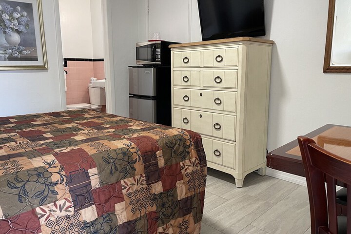 Room 93 of 105