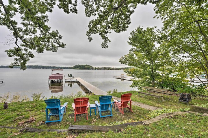 Spacious Lakehouse w / Deck Kayaks, & Dock!