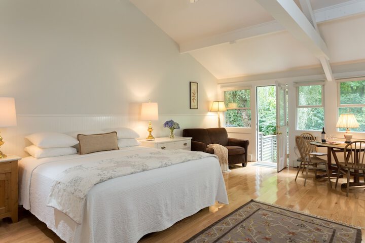The Woodstock Inn on the Millstream