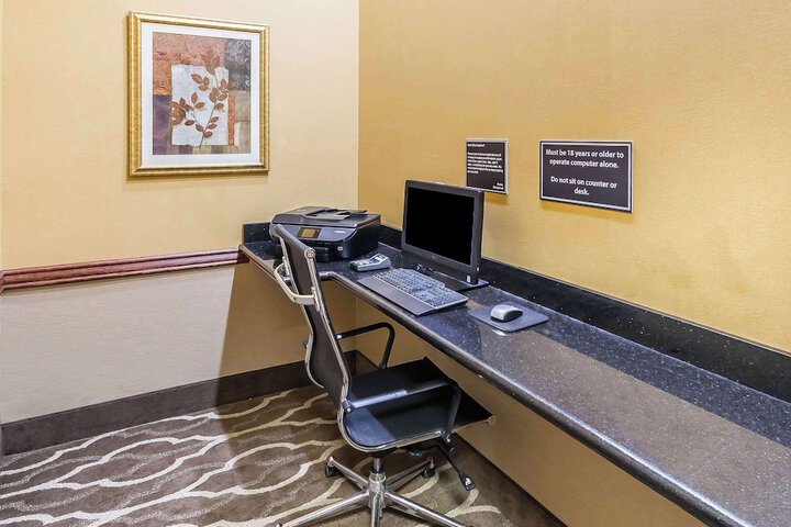 Comfort Suites Yukon - SW Oklahoma City