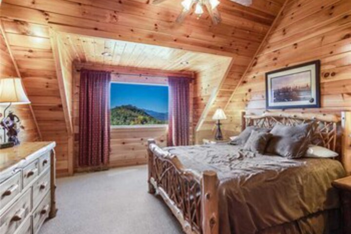 Big Bear Lodge Five Bedroom Home