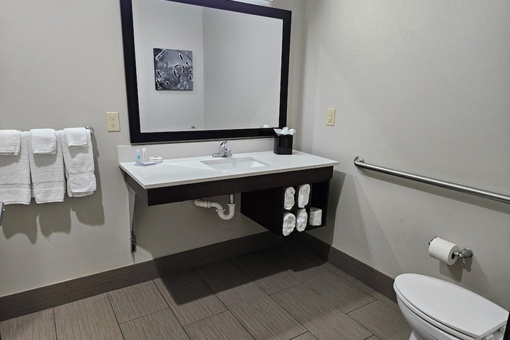 Comfort Inn & Suites