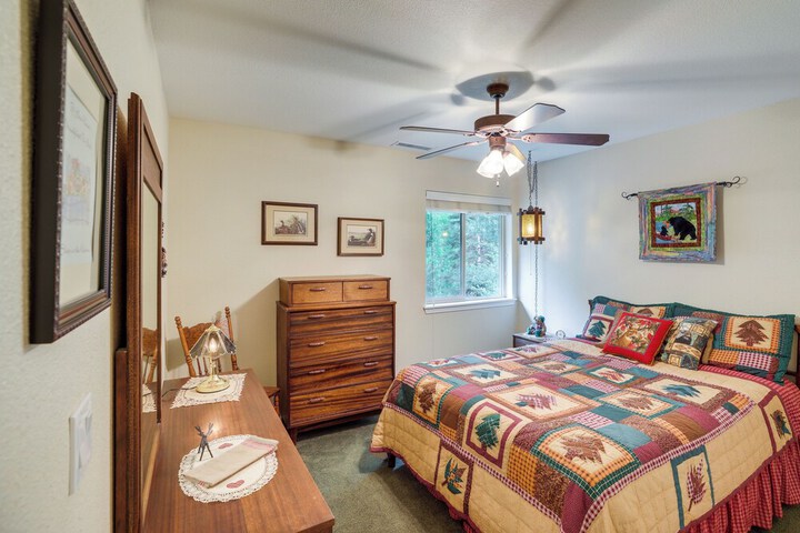 Cozy Chester Home w / Patio & Lake Access!