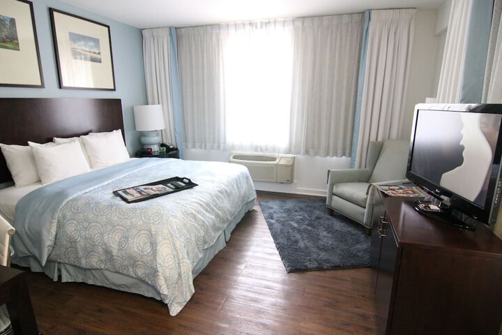 Room 7 of 11