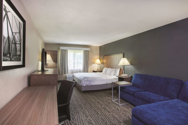 Room 12 of 27