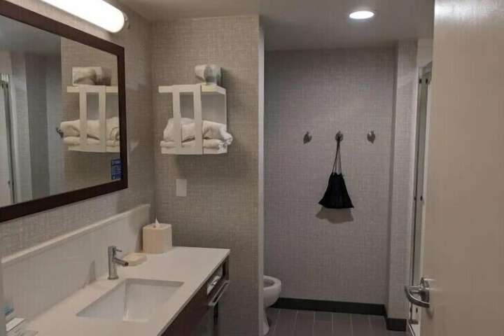 Room 10 of 25