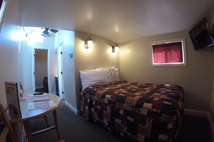Red Caboose Motel