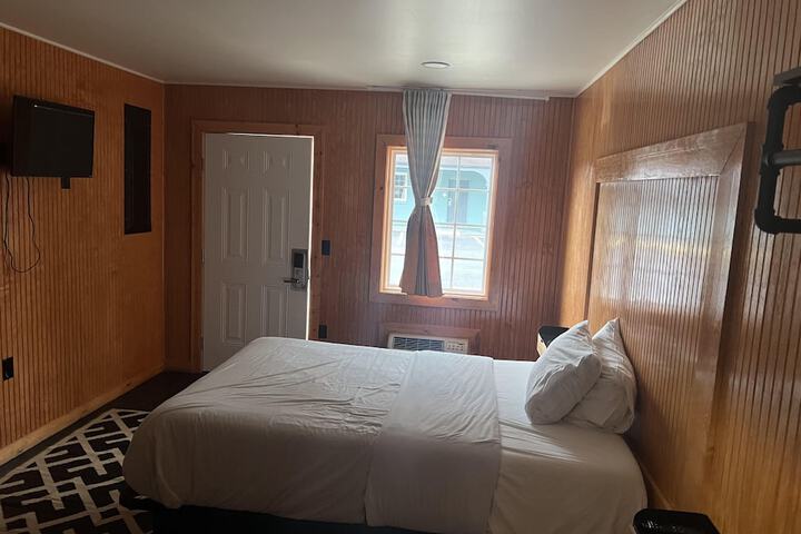 Room 12 of 25