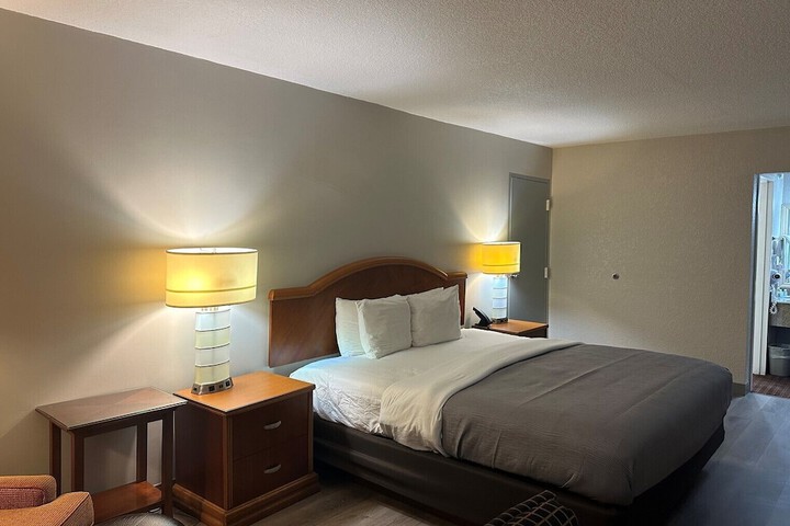 Room 54 of 79