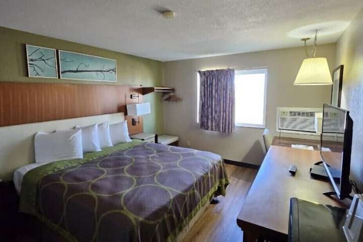 Super 8 by Wyndham Holbrook