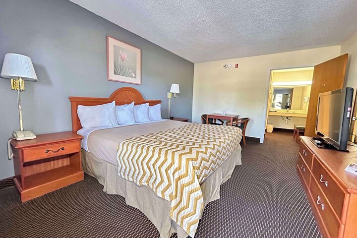 Room 9 of 14