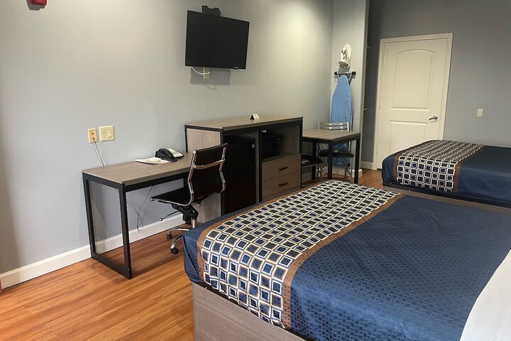 Room 15 of 32