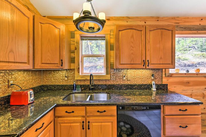 bobcat Trail Cabin on 3 Acres in Como!