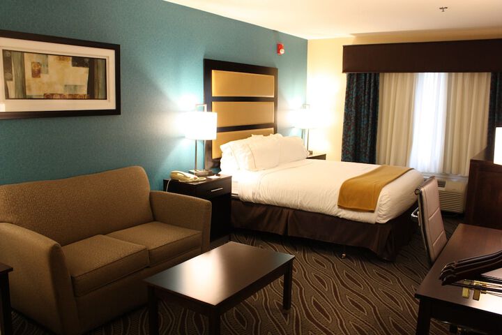 Room 13 of 32