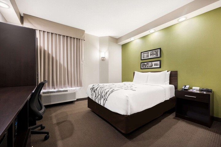 Room 21 of 37