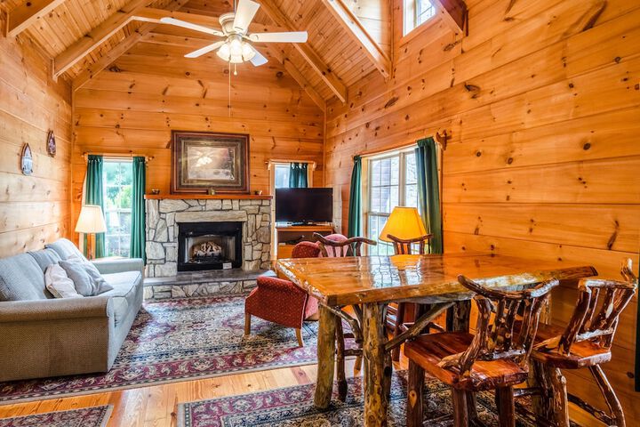 Highland Hills Motel and Cabins – a Master Hosts Resort