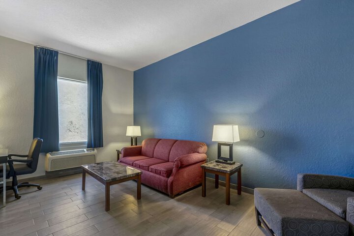 Room 15 of 33