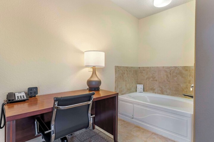 Comfort Suites Castle Rock - Denver South