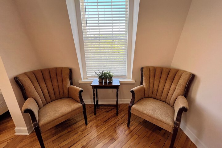 Room 32 of 60