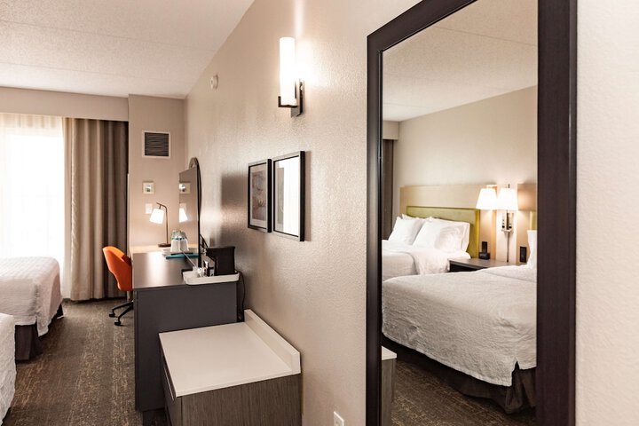 Hampton Inn & Suites Newark Airport Elizabeth
