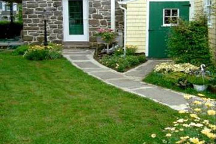 Artists Inn & Gallery