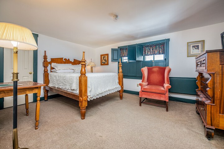 Wayside Inn